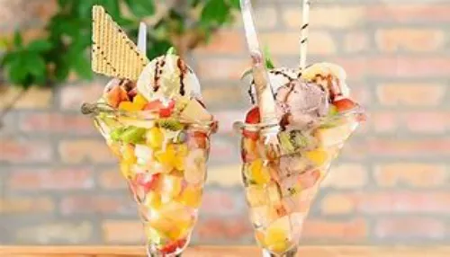 Fruit Salad (w) Ice Cream